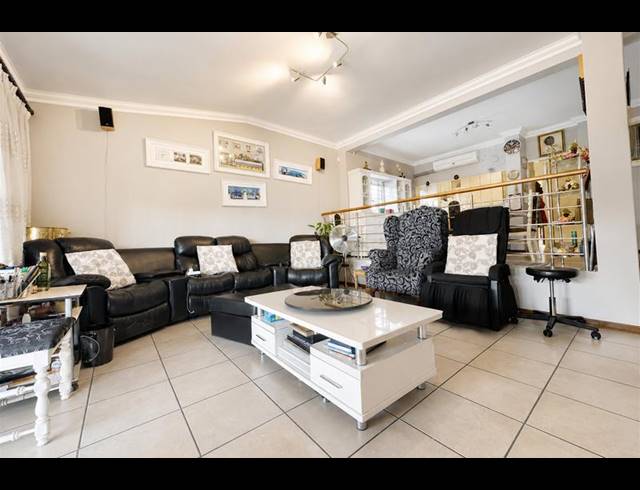 3 BEDROOM TOWNHOUSE FOR SALE IN SANDOWN